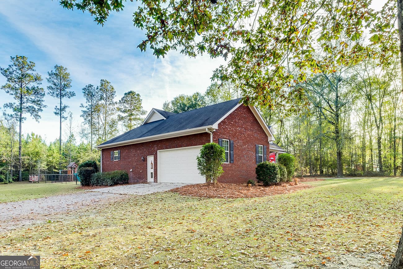 3 bedroom, 2.5 bathroom, 1 sq ft single family residence for sale at 316 Hatcher Run, Ellabell, GA 31308 — photo 3