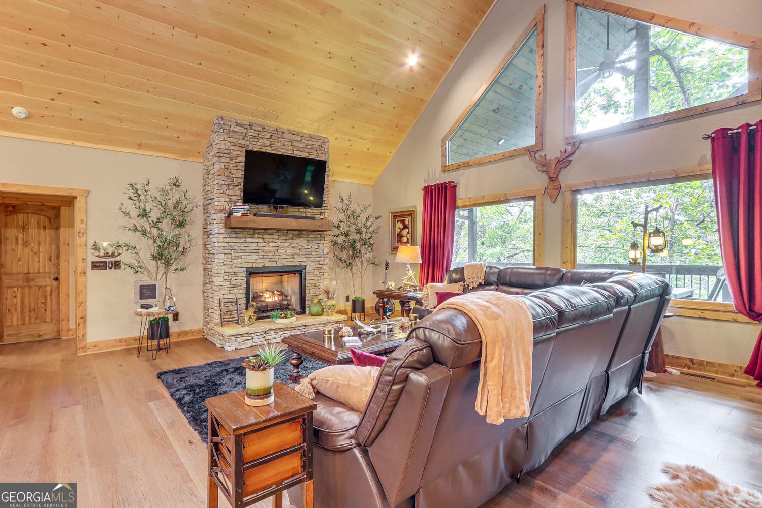 3 bedroom, 3 bathroom, 3,348 sq ft cabin,single family residence for sale at 313 Muffle Court, Ellijay, GA 30540 — photo 6