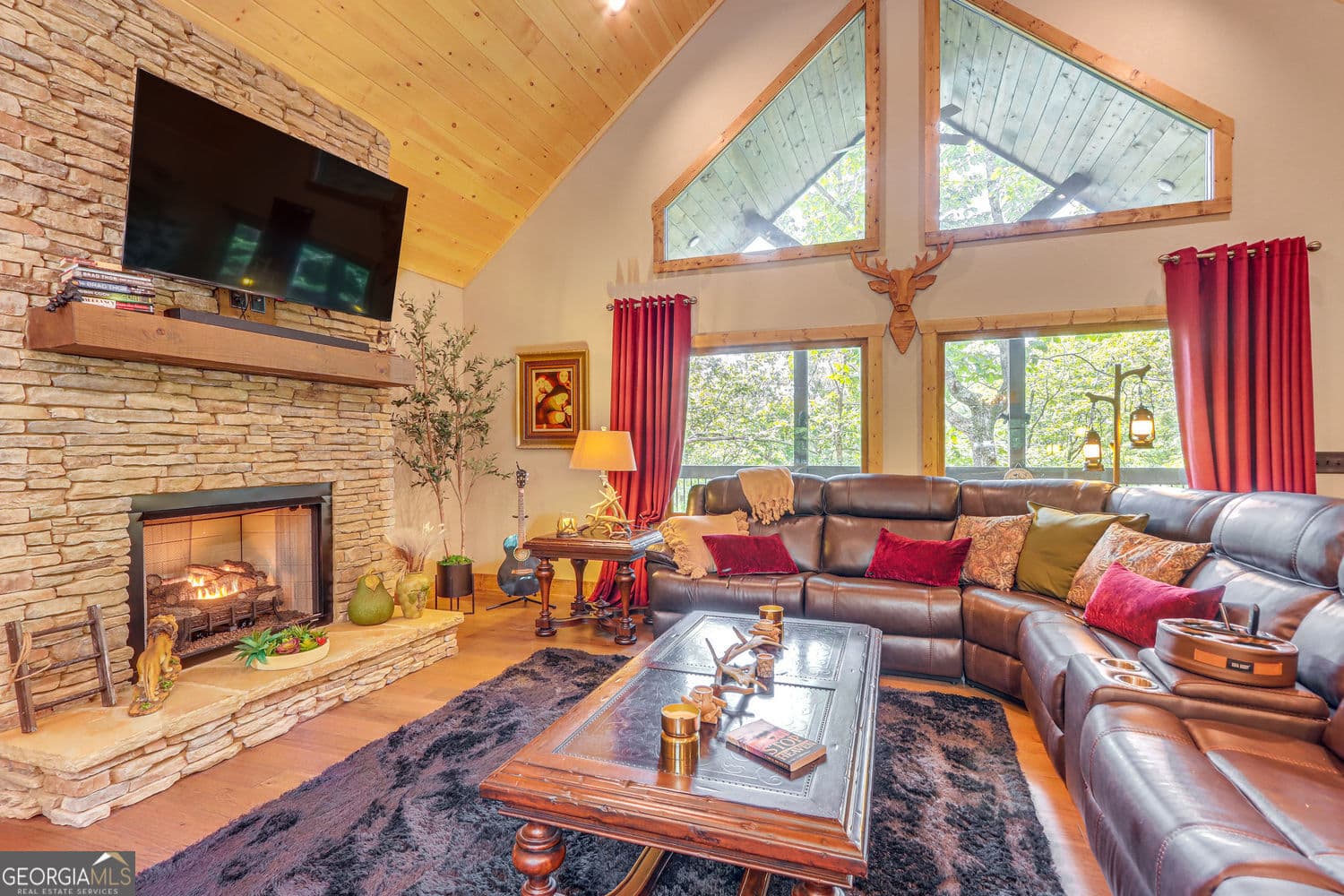 3 bedroom, 3 bathroom, 3,348 sq ft cabin,single family residence for sale at 313 Muffle Court, Ellijay, GA 30540 — photo 4