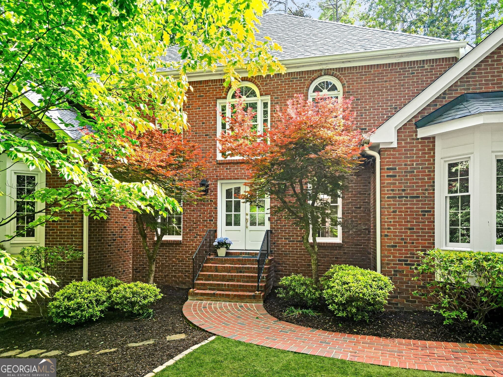 4 bedroom, 4.5 bathroom, 5,550 sq ft single family residence sold at 895 Waddington Court, Sandy Springs, GA 30350