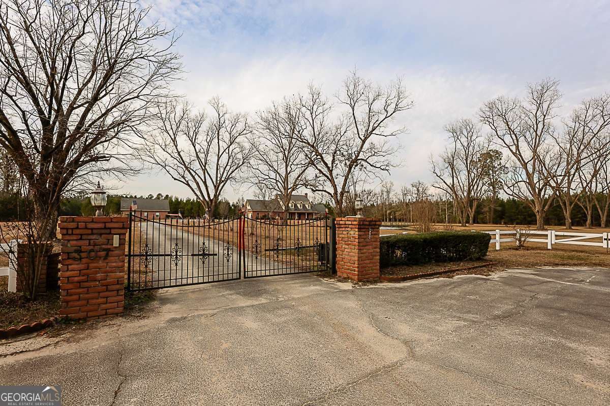 3 bedroom, 3 bathroom, 3,023 sq ft single family residence under contract at 307 Chester Thomas Road, Springfield, GA 31329 — photo 3