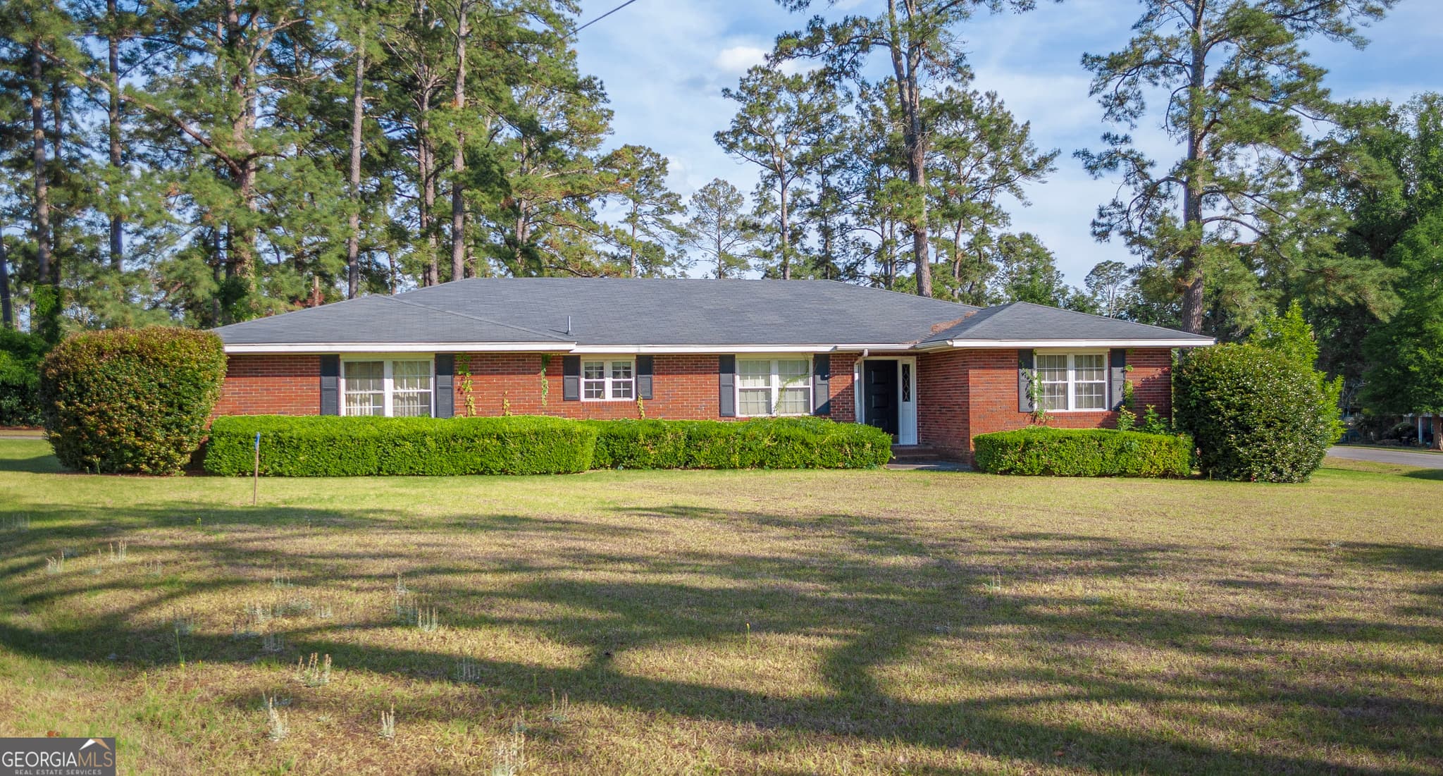 3 bedroom, 2.5 bathroom single family residence for sale at 105 Edgewood Road, Glennville, GA 30427