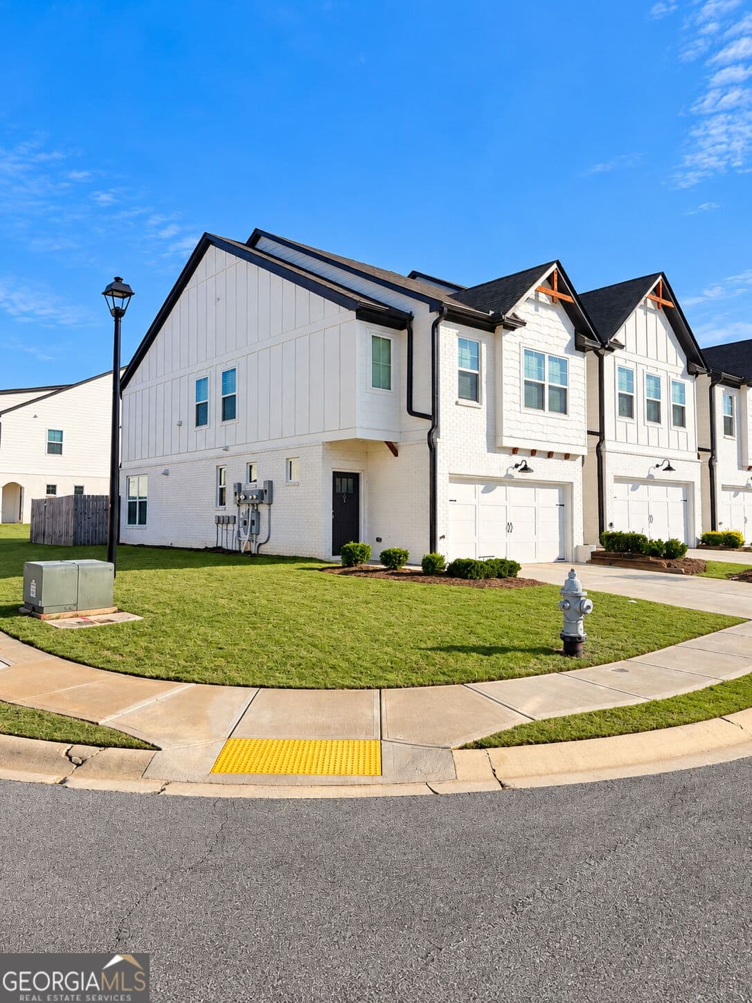 3 bedroom, 2.5 bathroom, 1,829 sq ft townhouse for rent at 50 Auburn Hill Drive, Auburn, GA 30011 for $2,000 a month — photo 2