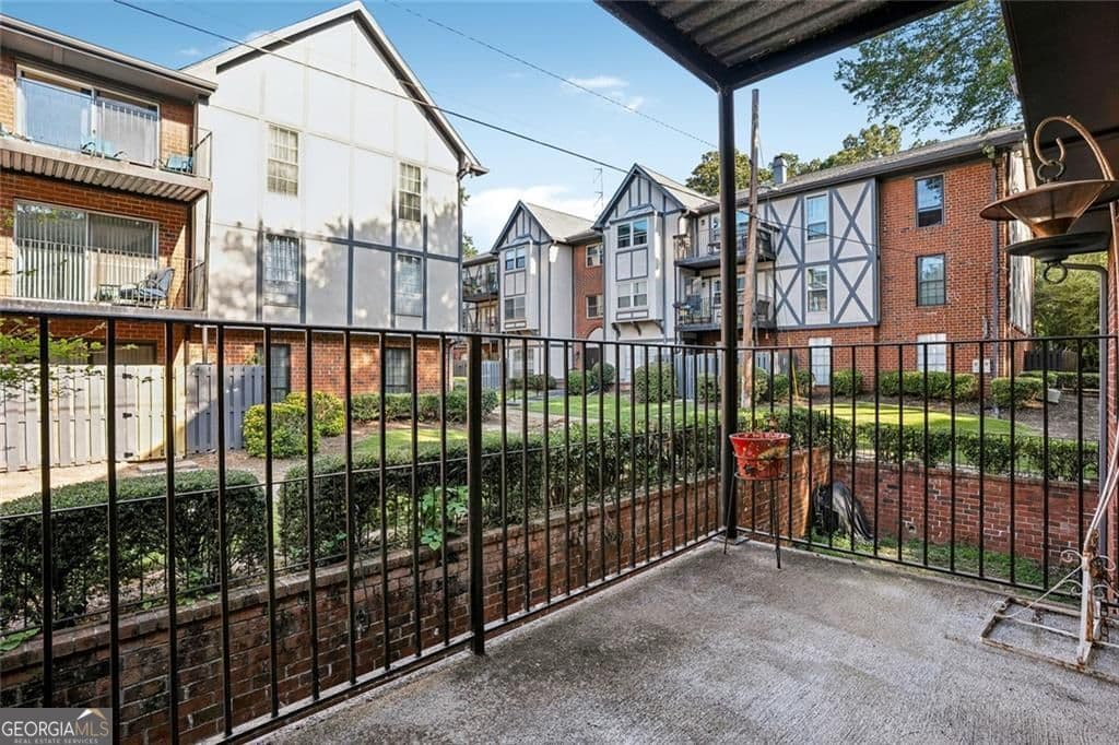 2 bedroom, 2 bathroom, 1,206 sq ft condominium for rent at 6851 Roswell Road F32, Atlanta, GA 30328 for $2,100 a month — photo 7