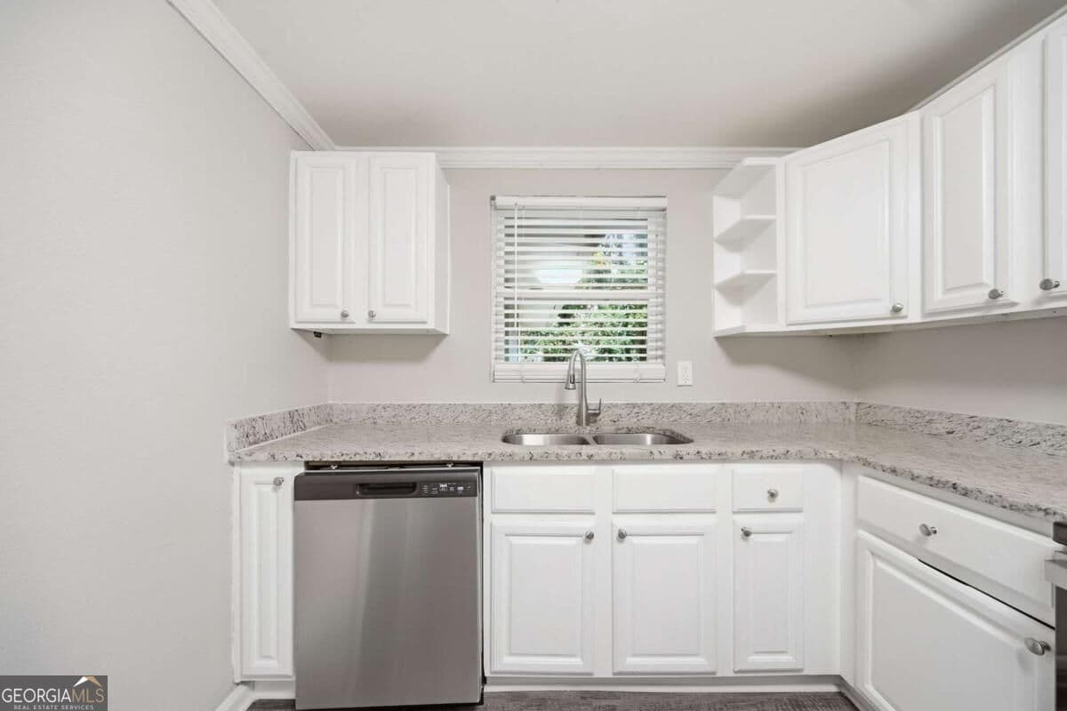 5 bedroom, 2 bathroom, 1,801 sq ft single family residence for sale at 4315 Mercer Road, Decatur, GA 30035 — photo 10