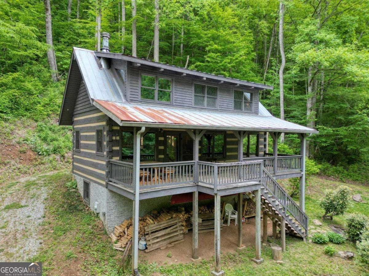 2 bedroom, 2 bathroom, 1,683 sq ft cabin,single family residence for sale at 180 Dream Catcher Cove, Hayesville, NC 28904 — photo 2
