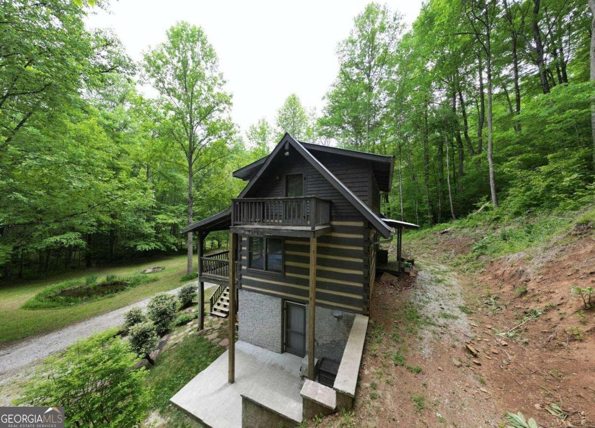 2 bedroom, 2 bathroom, 1,683 sq ft cabin,single family residence for sale at 180 Dream Catcher Cove, Hayesville, NC 28904 — photo 6