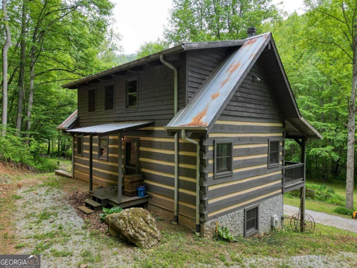 2 bedroom, 2 bathroom, 1,683 sq ft cabin,single family residence for sale at 180 Dream Catcher Cove, Hayesville, NC 28904 — photo 5