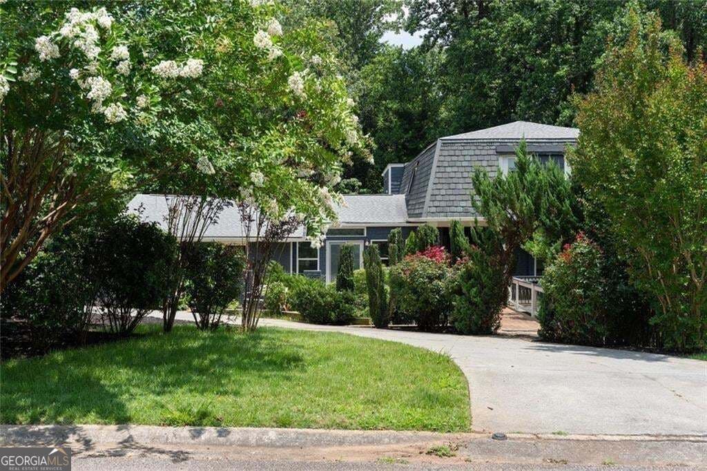 6 bedroom, 6 bathroom, 5,727 sq ft single family residence for rent at 212 Kings Row, Marietta, GA 30067 for $5,000 a month — photo 3