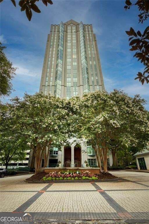 1 bedroom, 1 bathroom, 543 sq ft condominium for sale at 2870 Pharr Court South 2403, Atlanta, GA 30305 — photo 1 of 40