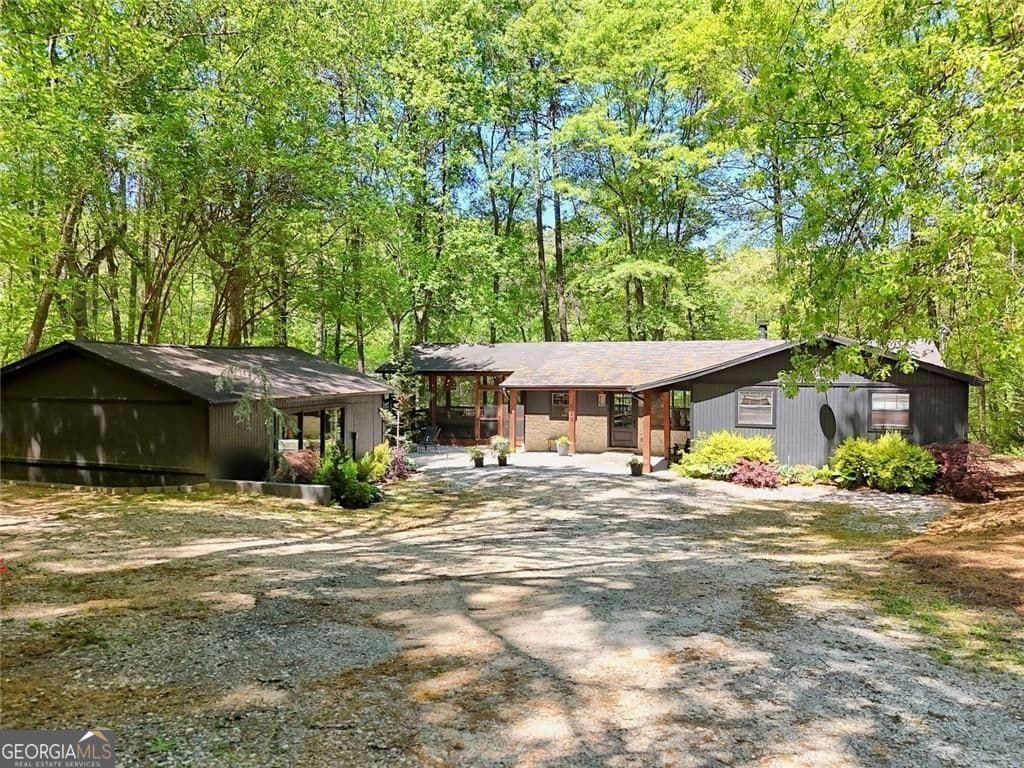 4 bedroom, 3 bathroom, 1,660 sq ft single family residence for sale at 159 Manor Oak Trail, Toccoa, GA 30577 — photo 5