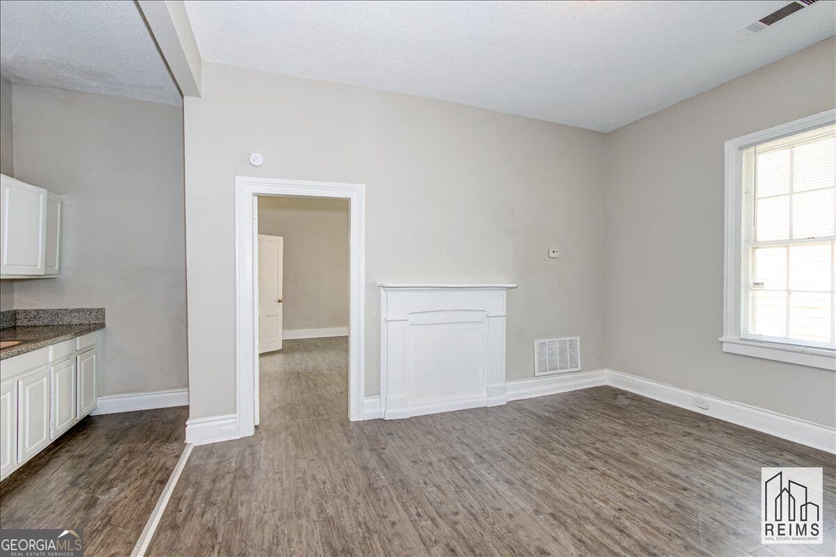 1 bedroom, 1 bathroom, 750 sq ft duplex for rent at 230 Telfair Street A, Augusta, GA 30901 for $920 a month — photo 3