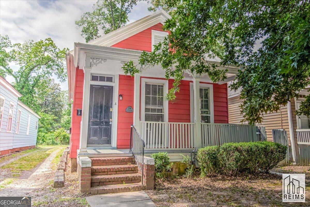 1 bedroom, 1 bathroom, 750 sq ft duplex for rent at 230 Telfair Street A, Augusta, GA 30901 for $920 a month