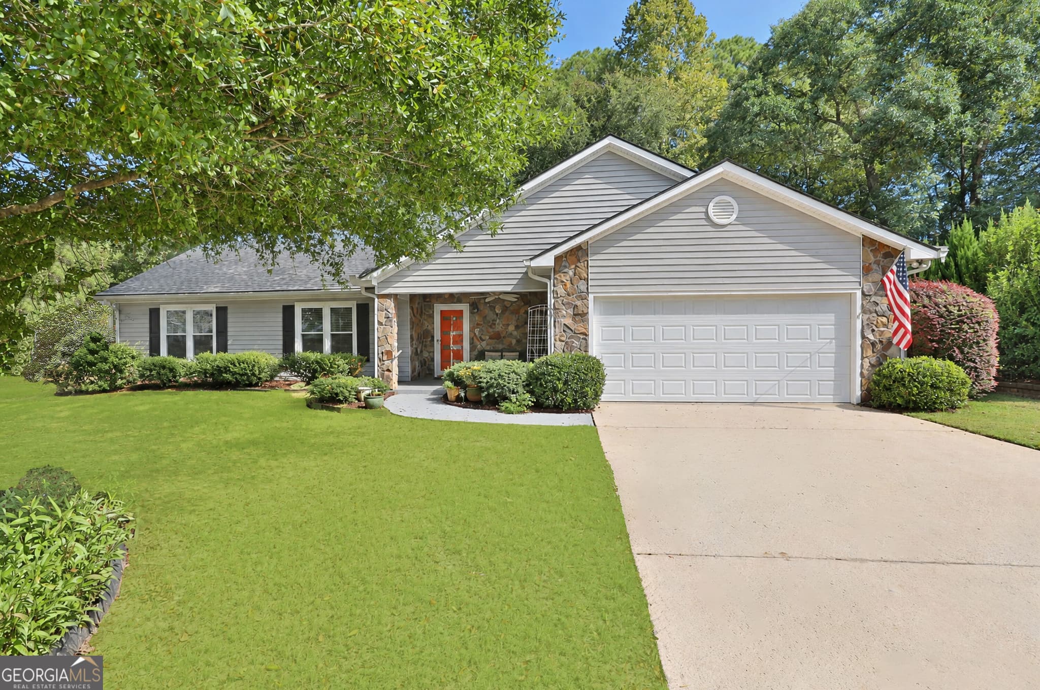 4 bedroom, 2 bathroom, 1,876 sq ft single family residence for sale at 422 Hampton Green, Peachtree City, GA 30269