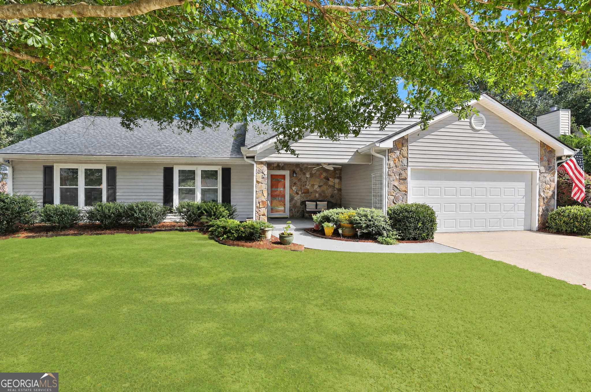 4 bedroom, 2 bathroom, 1,876 sq ft single family residence for sale at 422 Hampton Green, Peachtree City, GA 30269 — photo 4