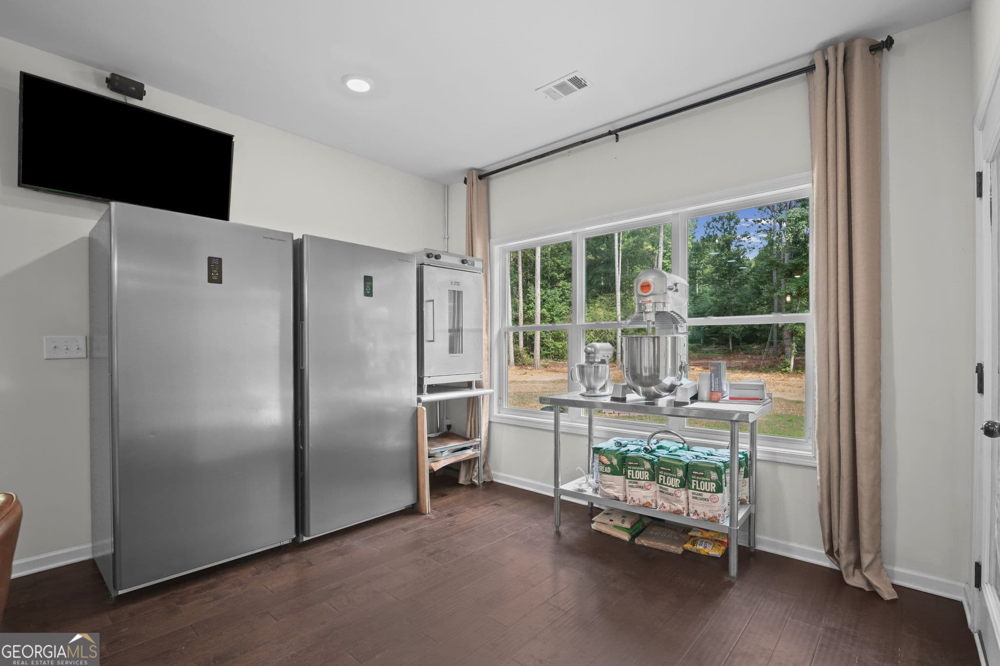 5 bedroom, 3.5 bathroom, 2,625 sq ft single family residence for sale at 242 Roberts Pond Road, Senoia, GA 30276 — photo 5