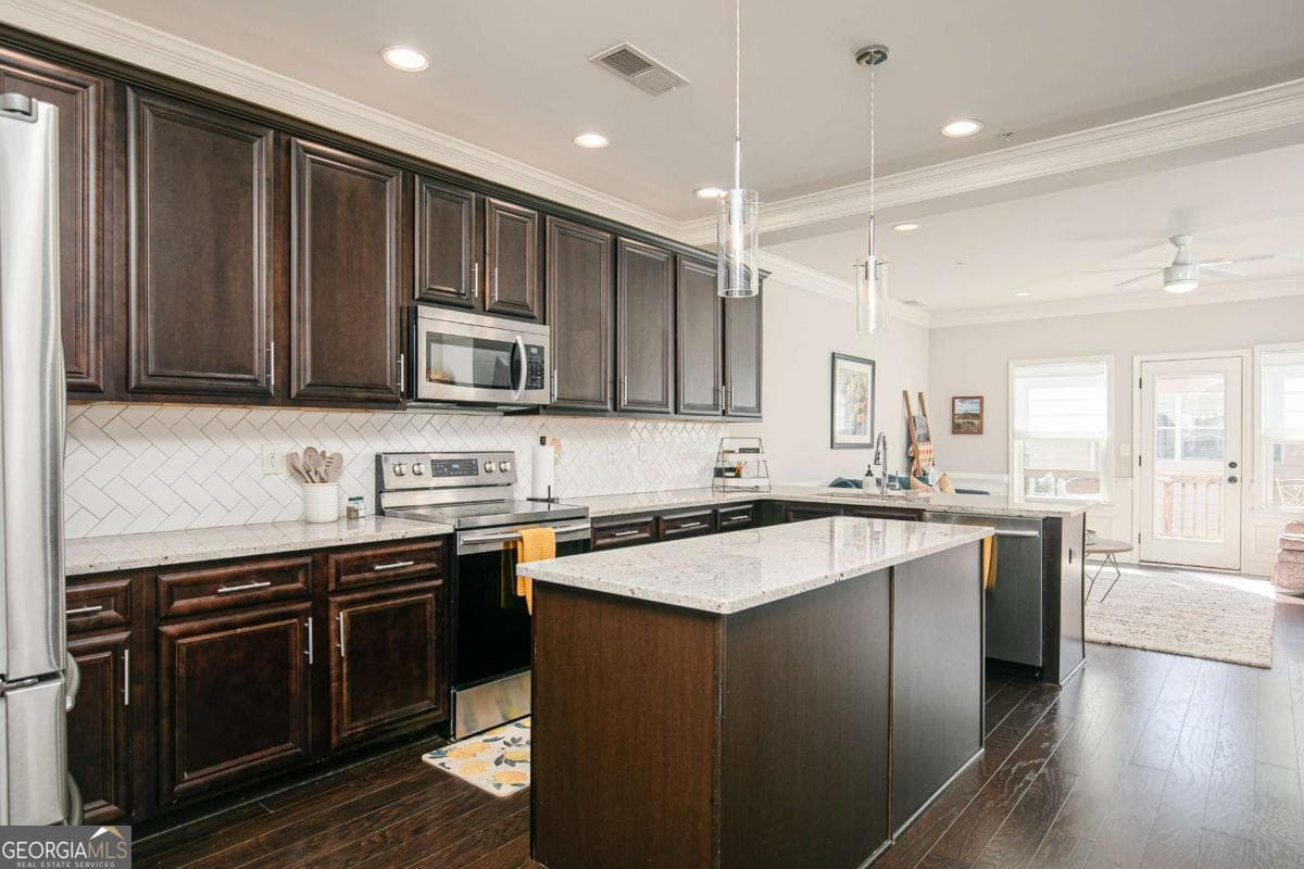 3 bedroom, 3.5 bathroom, 3,393 sq ft single family residence for sale at 623 Sweet Bay Ridge, Woodstock, GA 30188 — photo 4