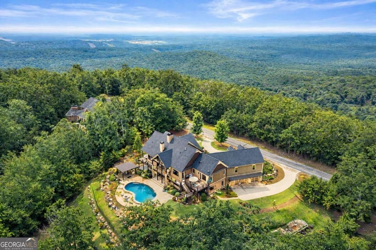 5 bedroom, 3 bathroom, 6,674 sq ft single family residence for sale at 49 Waterside Drive, Cartersville, GA 30121 — photo 2