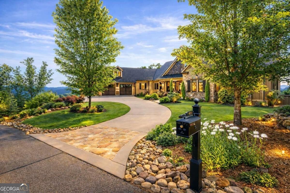 5 bedroom, 3 bathroom, 6,674 sq ft single family residence for sale at 49 Waterside Drive, Cartersville, GA 30121 — photo 5