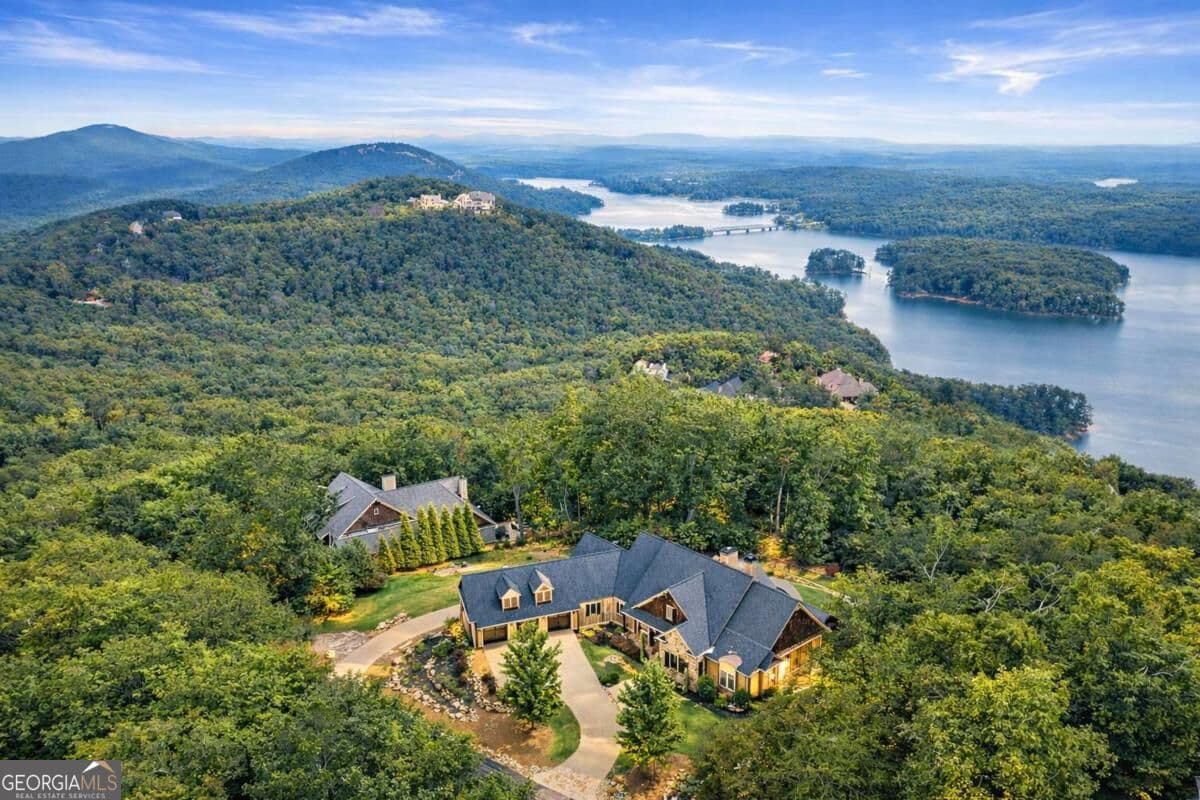 5 bedroom, 3 bathroom, 6,674 sq ft single family residence for sale at 49 Waterside Drive, Cartersville, GA 30121 — photo 4