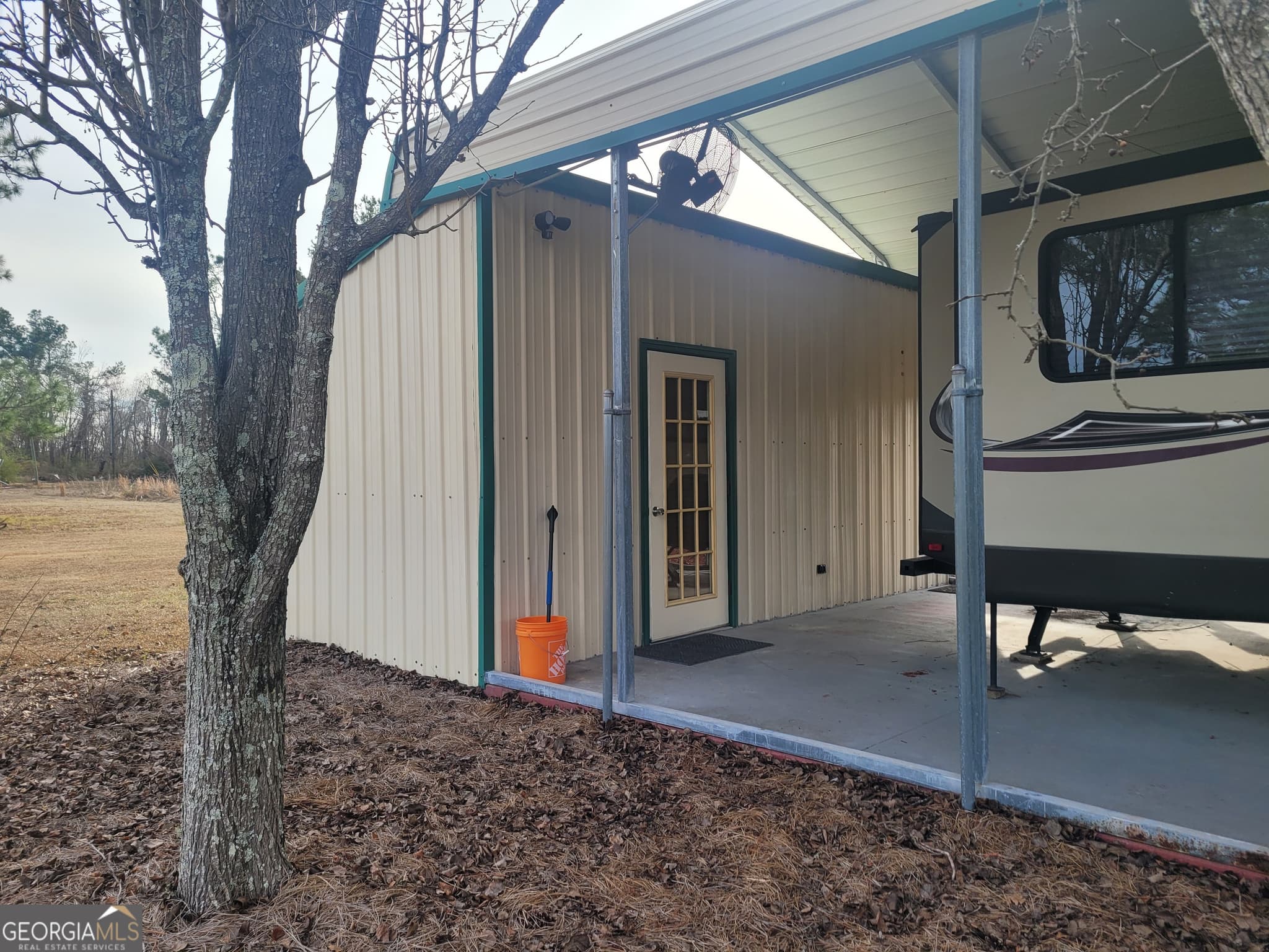 1 bedroom, 1 bathroom manufactured home,mixed use for sale at 108 Daughtry Drive, Alma, GA 31510 — photo 5