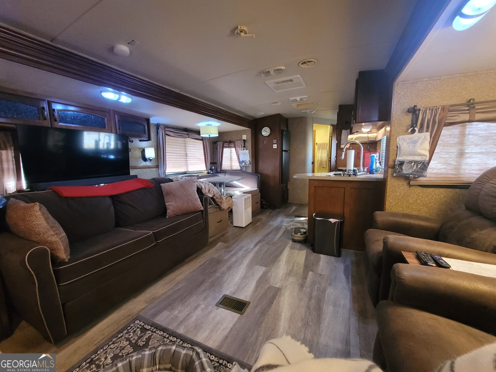 1 bedroom, 1 bathroom manufactured home,mixed use for sale at 108 Daughtry Drive, Alma, GA 31510 — photo 9