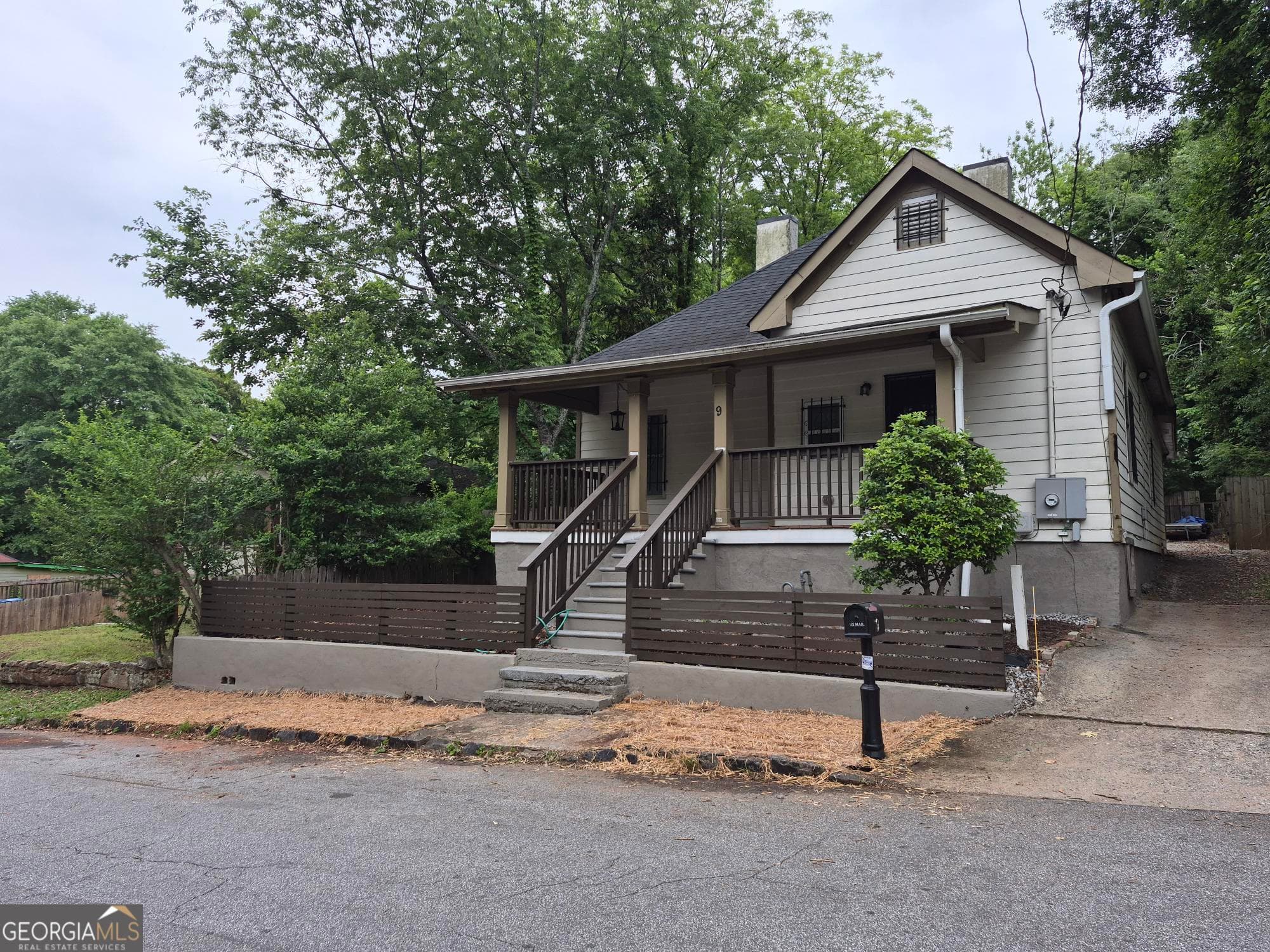 3 bedroom, 2 bathroom, 1,800 sq ft single family residence for rent at 9 Gould Street, Atlanta, GA 30315 for $2,000 a month — photo 1 of 48