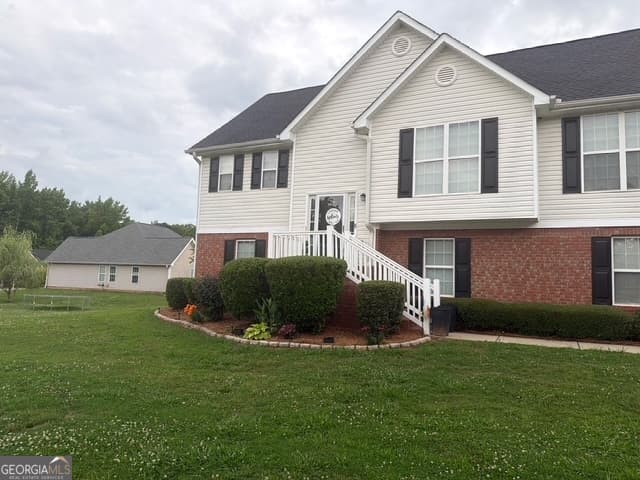 4 bedroom, 3 bathroom, 1,978 sq ft single family residence for sale at 300 Vineyard Ridge Lane, Griffin, GA 30223