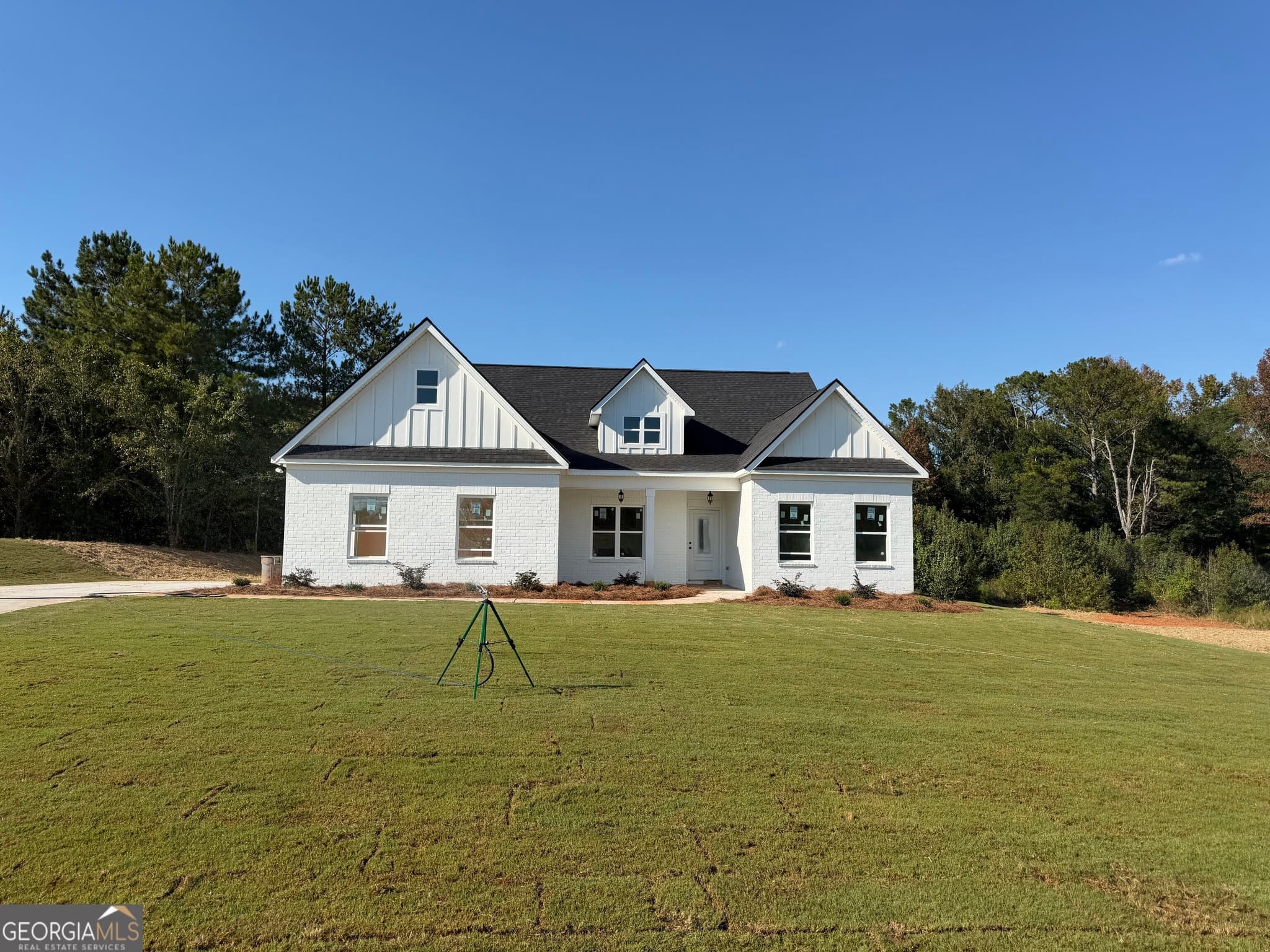 3 bedroom, 2 bathroom, 2,058 sq ft single family residence for sale at 1322 Sycamore Circle, Griffin, GA 30224 — photo 1 of 30