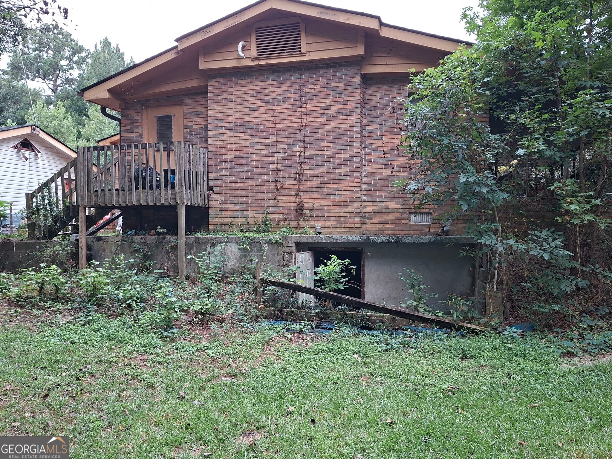 3 bedroom, 1.5 bathroom, 1,671 sq ft single family residence for sale at 212 Horseshoe Bend Circle, Griffin, GA 30223 — photo 3