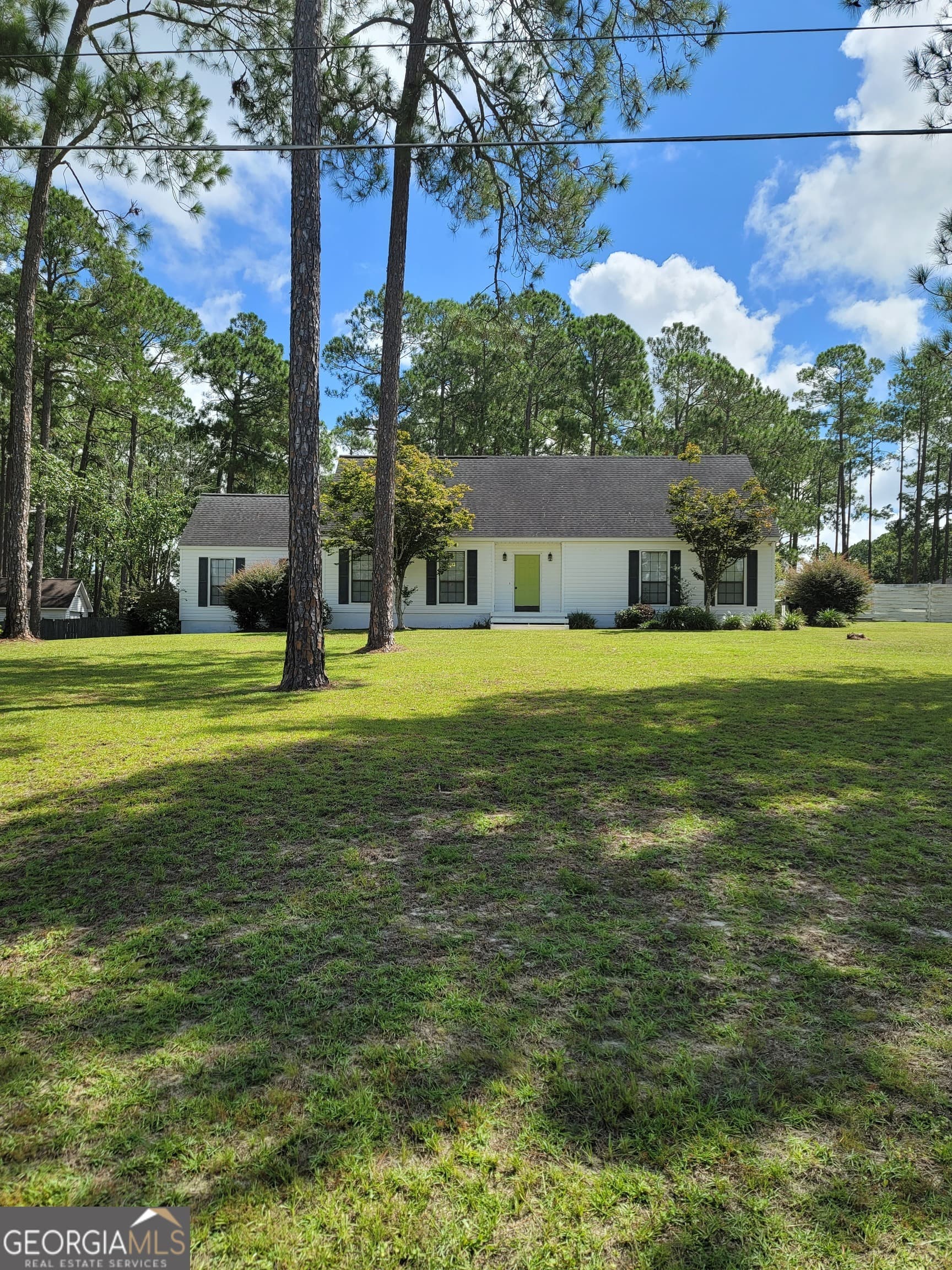 4 bedroom, 2 bathroom single family residence sold at 1421 College Avenue, Blackshear, GA 31516