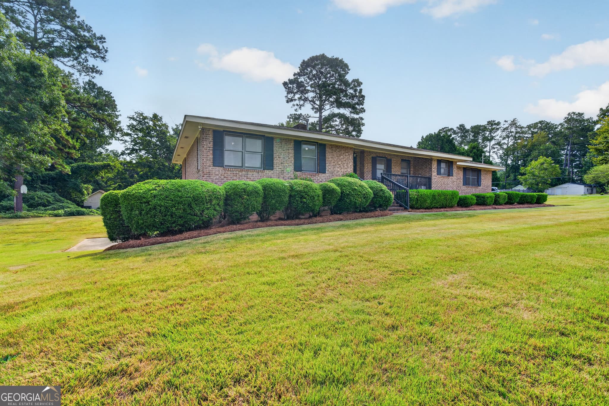 3 bedroom, 3 bathroom, 1,980 sq ft single family residence for sale at 765 Central Road, Thomson, GA 30824 — photo 4