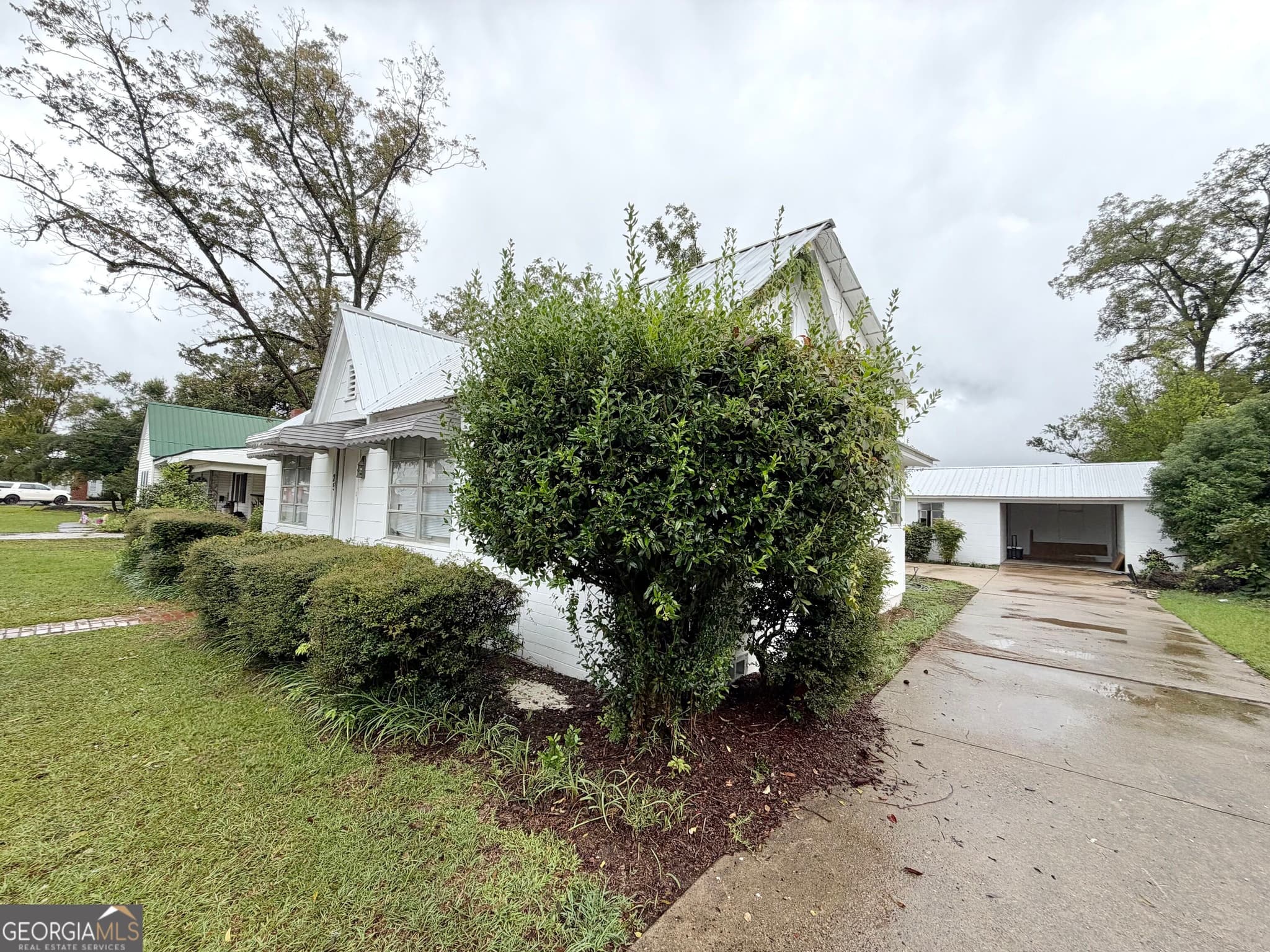 3 bedroom, 2 bathroom, 1,454 sq ft single family residence for sale at 25 E First Avenue, Hazlehurst, GA 31539 — photo 3