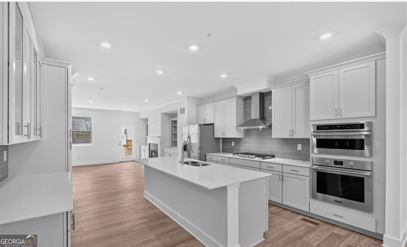 4 bedroom, 3.5 bathroom, 2,100 sq ft townhouse for sale at 479 Brodie Drive 79, Woodstock, GA 30188 — photo 2