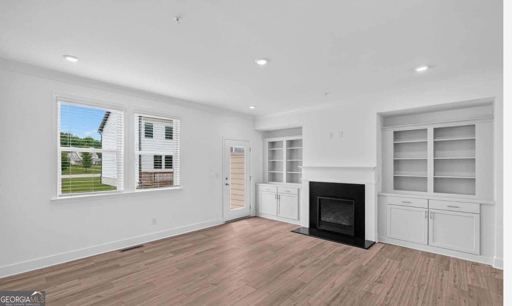 4 bedroom, 3.5 bathroom, 2,100 sq ft townhouse for sale at 479 Brodie Drive 79, Woodstock, GA 30188 — photo 3