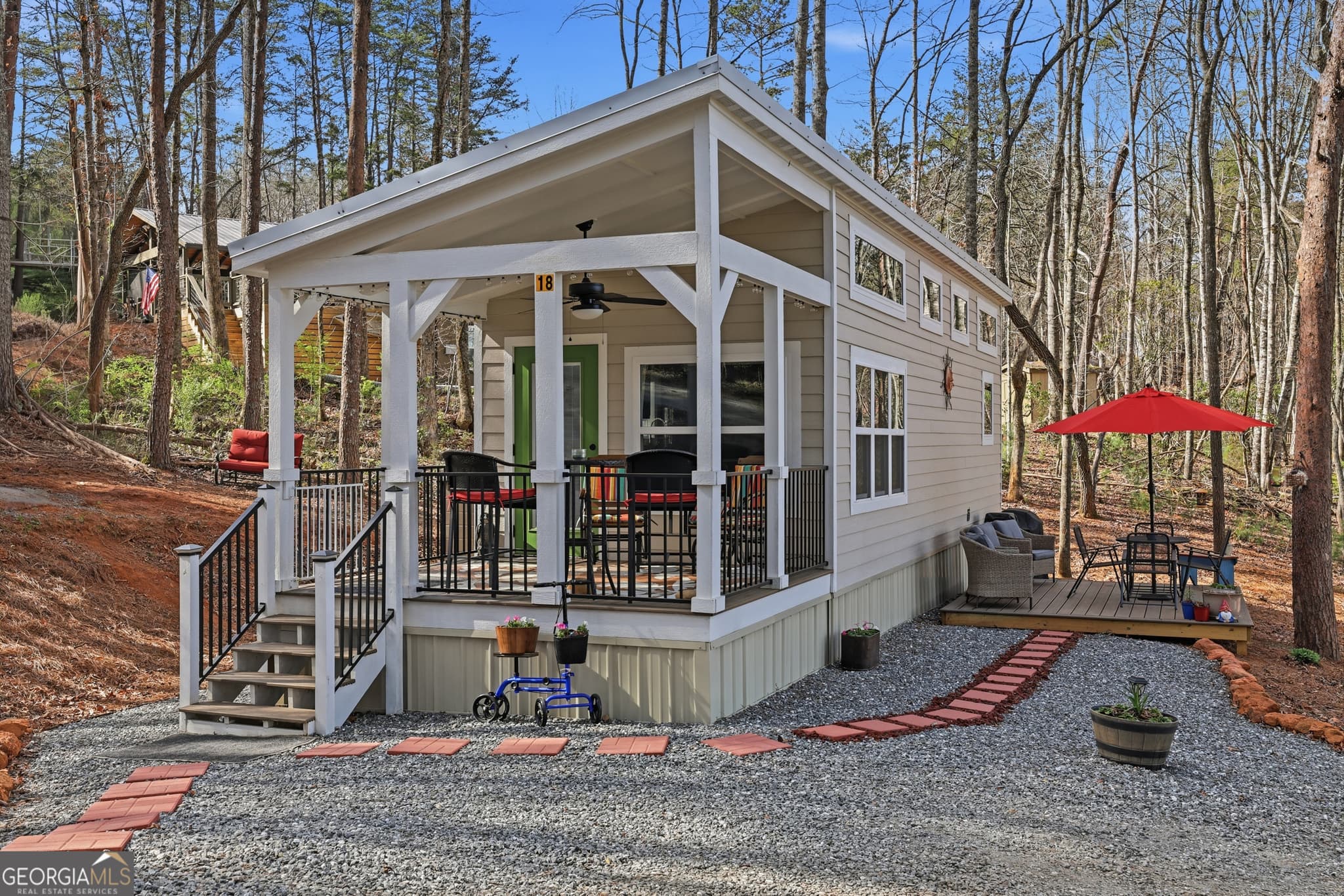 1 bedroom, 1 bathroom, 398 sq ft single family residence sold at 18 Whitetail Cove, Franklin, NC 28734
