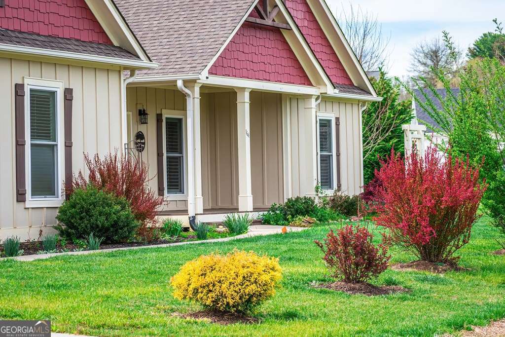3 bedroom, 2 bathroom, 2,146 sq ft single family residence for sale at 164 Owen Glen Drive, Blairsville, GA 30512 — photo 1 of 54