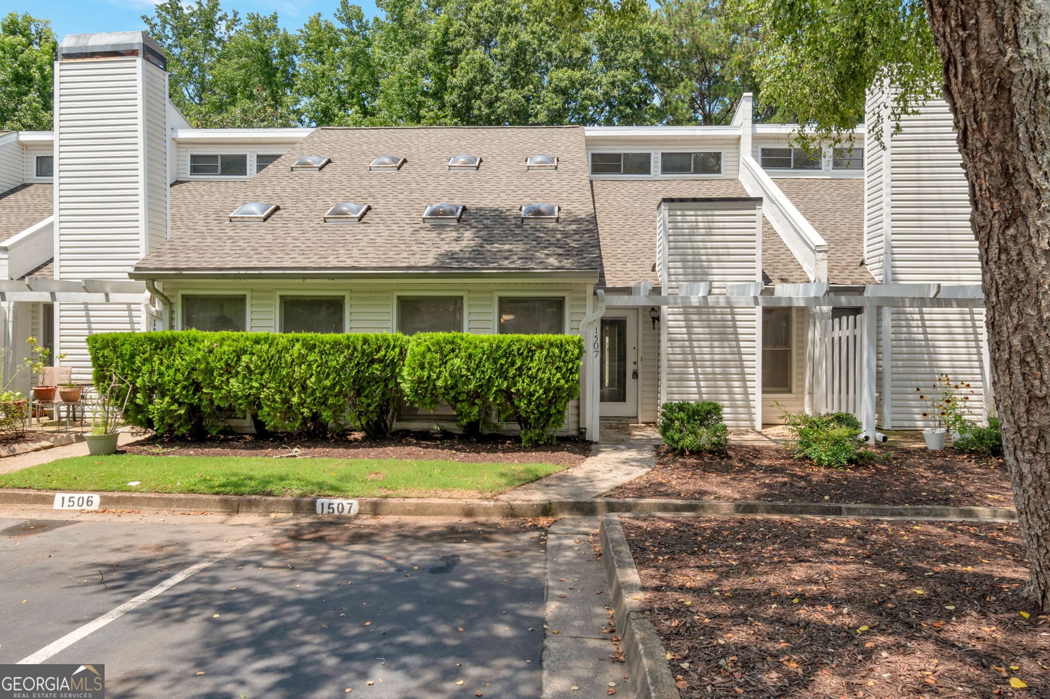 3 bedroom, 2 bathroom, 1,241 sq ft townhouse for rent at 1507 Planters Ridge Lane, Alpharetta, GA 30004 for $2,095 a month — photo 1 of 1