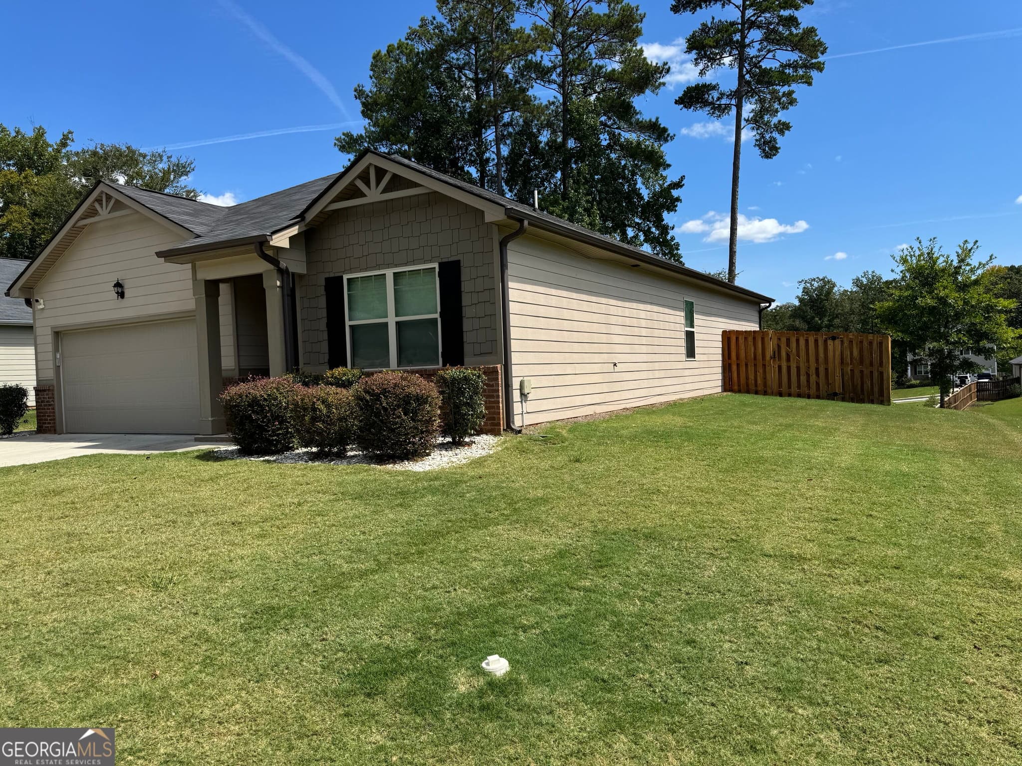 3 bedroom, 2 bathroom, 1,747 sq ft single family residence for sale at 9410 Bandywood Drive, Covington, GA 30014 — photo 2