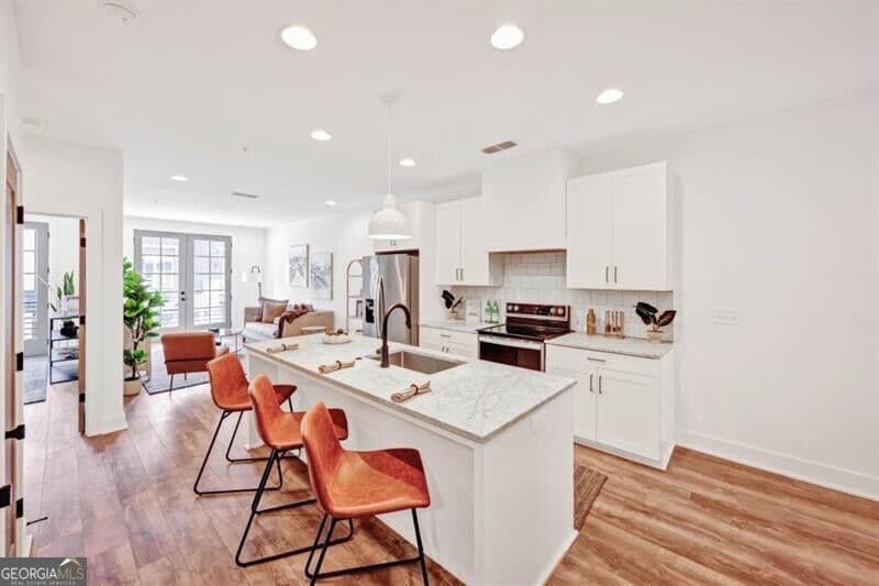 1 bedroom, 1 bathroom, 870 sq ft townhouse for sale at 14 Becker Place, Atlanta, GA 30307 — photo 2