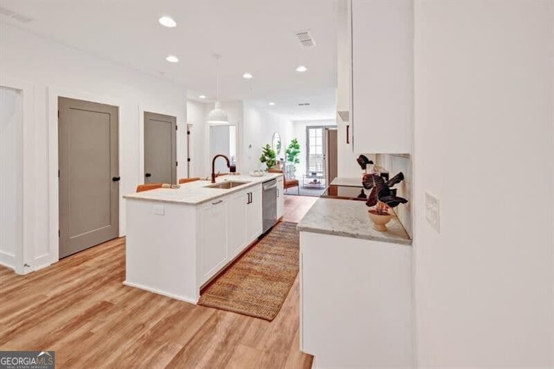 1 bedroom, 1 bathroom, 870 sq ft townhouse for sale at 14 Becker Place, Atlanta, GA 30307 — photo 4