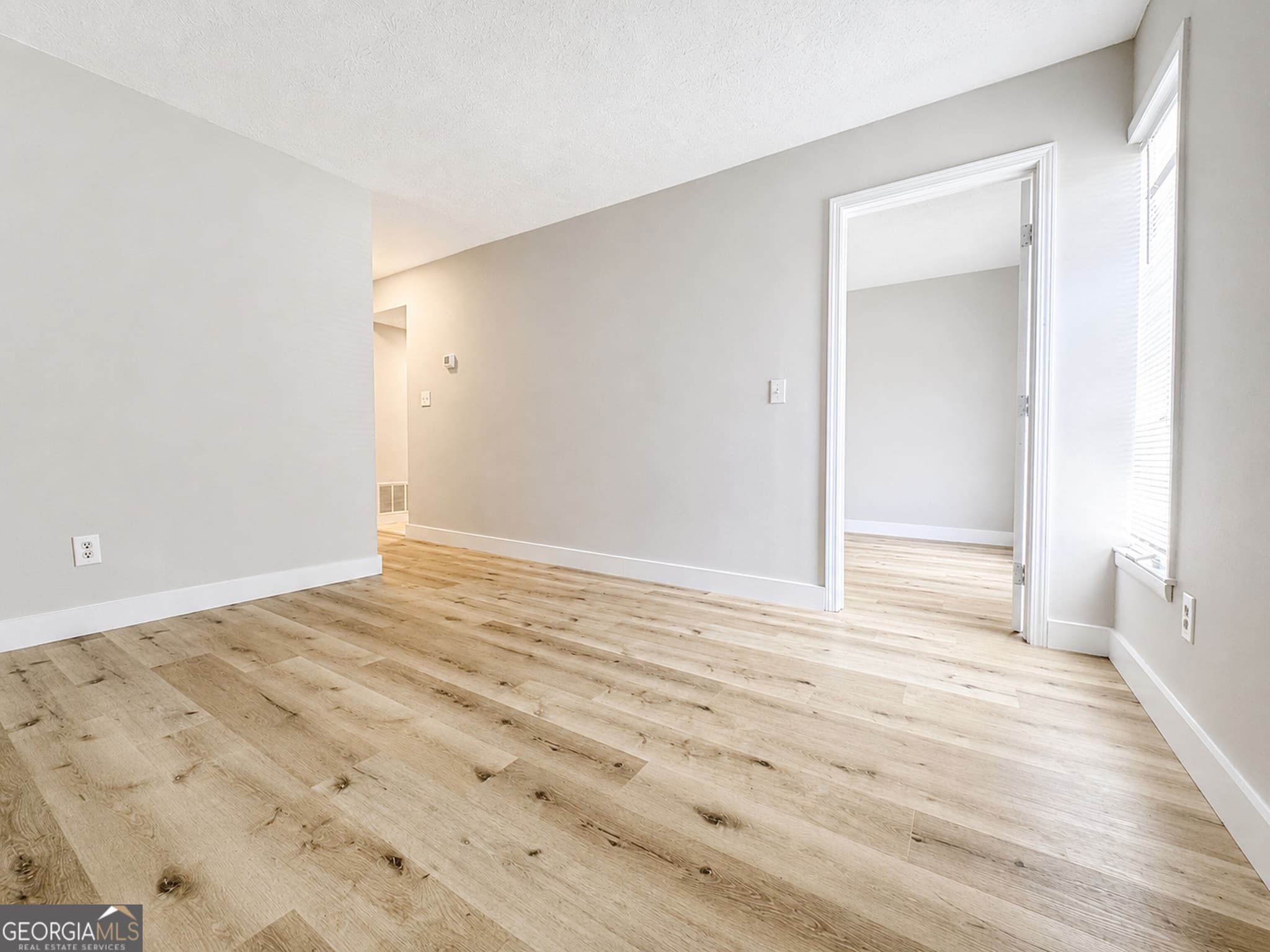 3 bedroom, 2 bathroom, 1,344 sq ft condominium for sale at 1809 Ashborough Circle C, Marietta, GA 30067 — photo 2