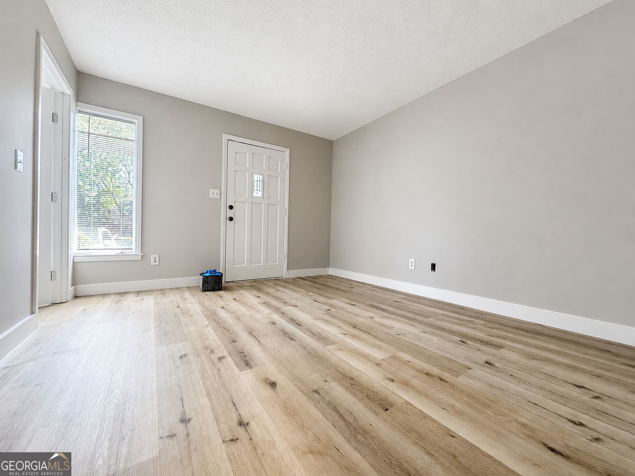3 bedroom, 2 bathroom, 1,344 sq ft condominium for sale at 1809 Ashborough Circle C, Marietta, GA 30067 — photo 3