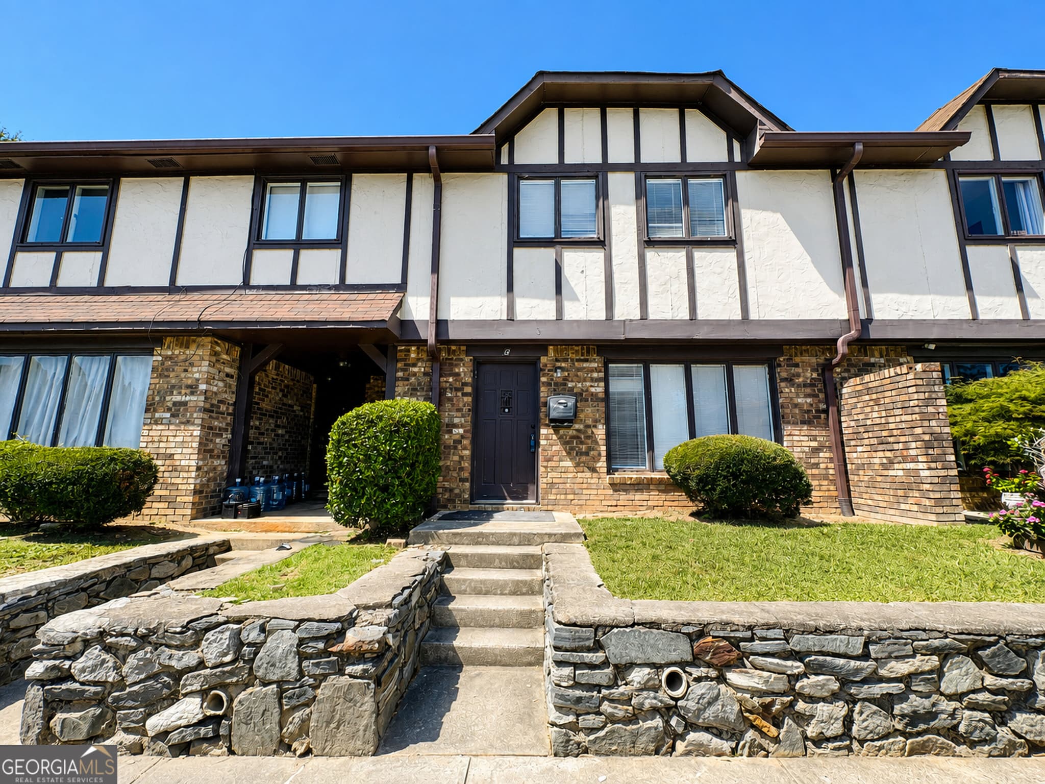 3 bedroom, 2 bathroom, 1,344 sq ft condominium for sale at 1809 Ashborough Circle C, Marietta, GA 30067 — photo 1 of 35