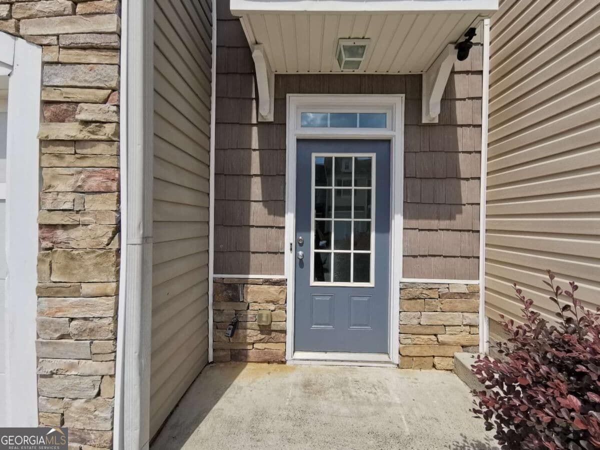 3 bedroom, 2.5 bathroom, 1,696 sq ft townhouse for rent at 2073 Executive Drive, Duluth, GA 30096 for $2,100 a month — photo 2
