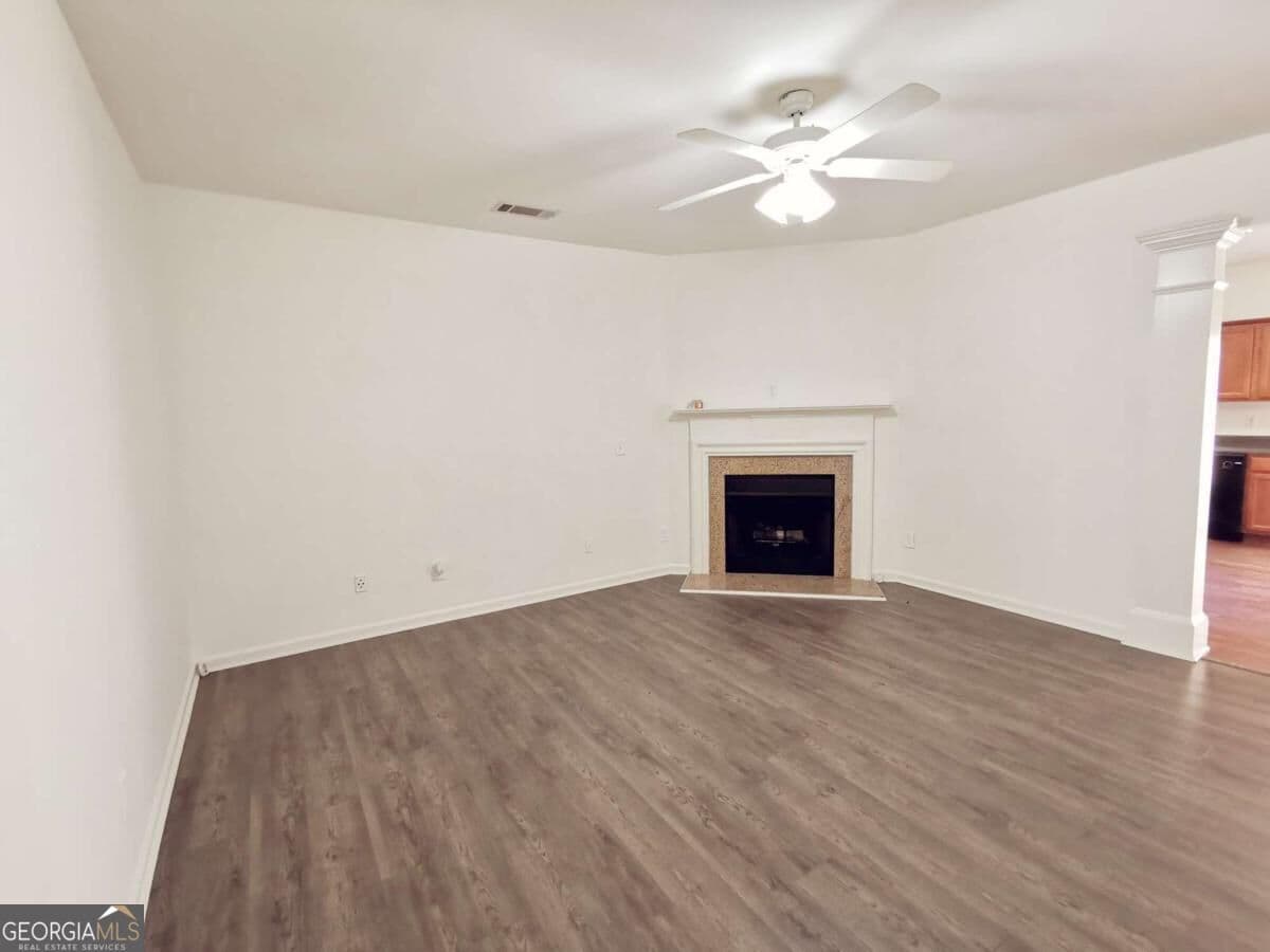 3 bedroom, 2.5 bathroom, 1,696 sq ft townhouse for rent at 2073 Executive Drive, Duluth, GA 30096 for $2,100 a month — photo 6