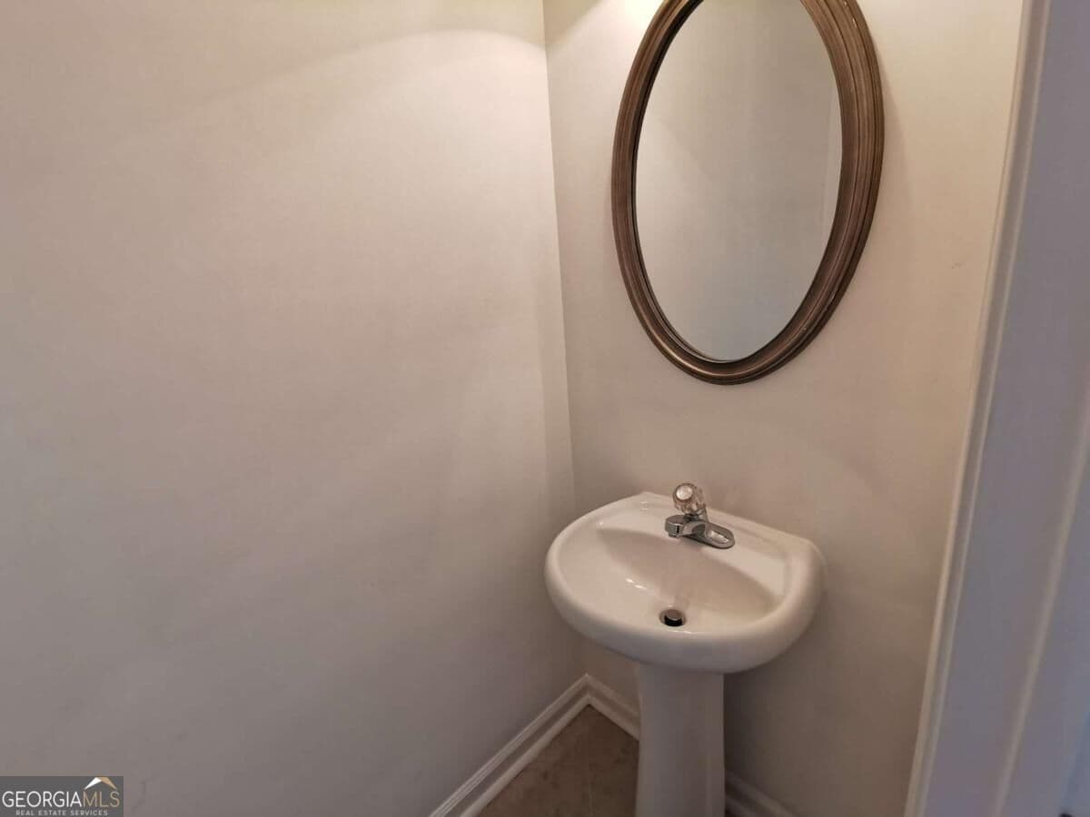 3 bedroom, 2.5 bathroom, 1,696 sq ft townhouse for rent at 2073 Executive Drive, Duluth, GA 30096 for $2,100 a month — photo 3
