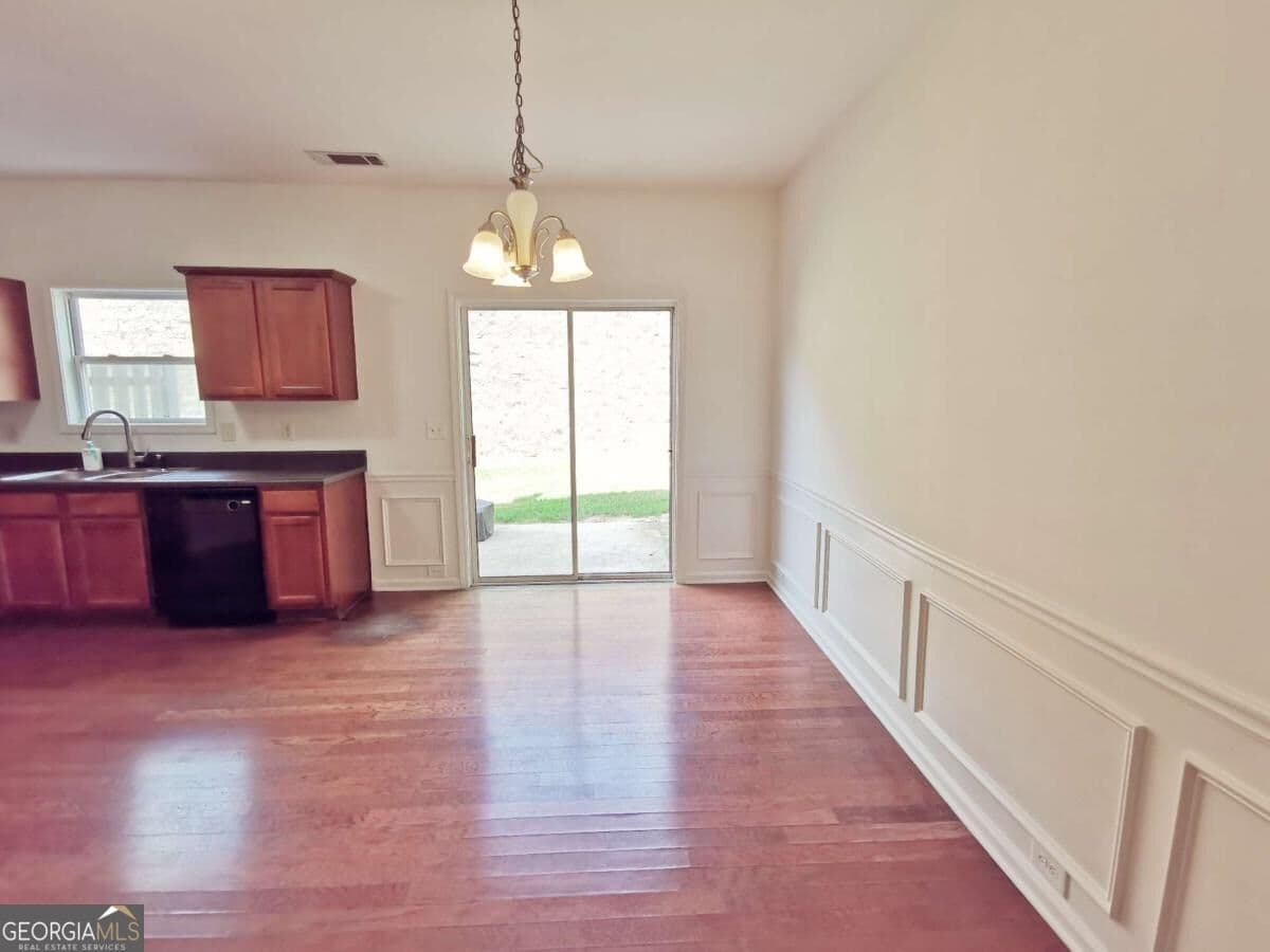 3 bedroom, 2.5 bathroom, 1,696 sq ft townhouse for rent at 2073 Executive Drive, Duluth, GA 30096 for $2,100 a month — photo 9