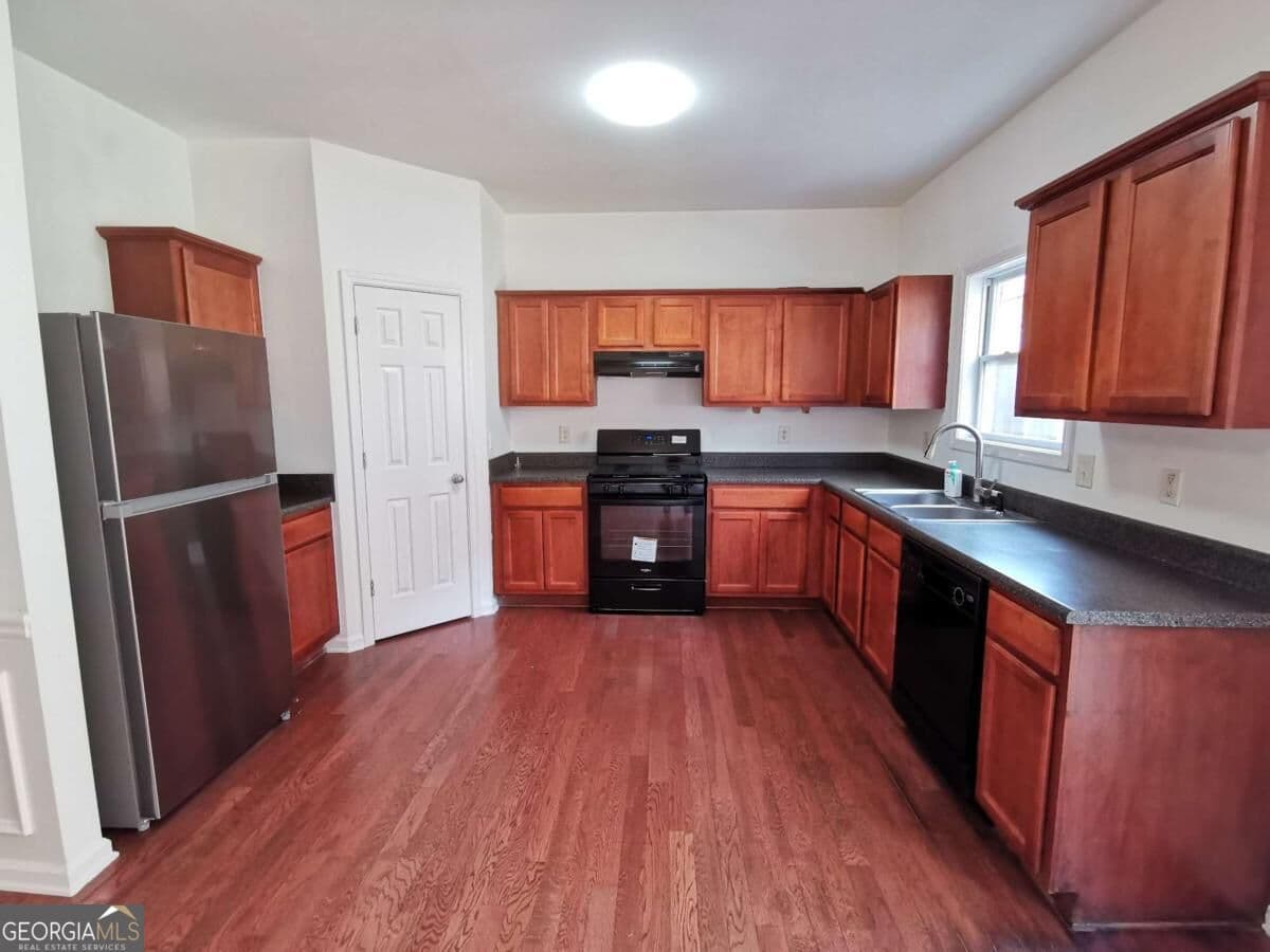 3 bedroom, 2.5 bathroom, 1,696 sq ft townhouse for rent at 2073 Executive Drive, Duluth, GA 30096 for $2,100 a month — photo 10