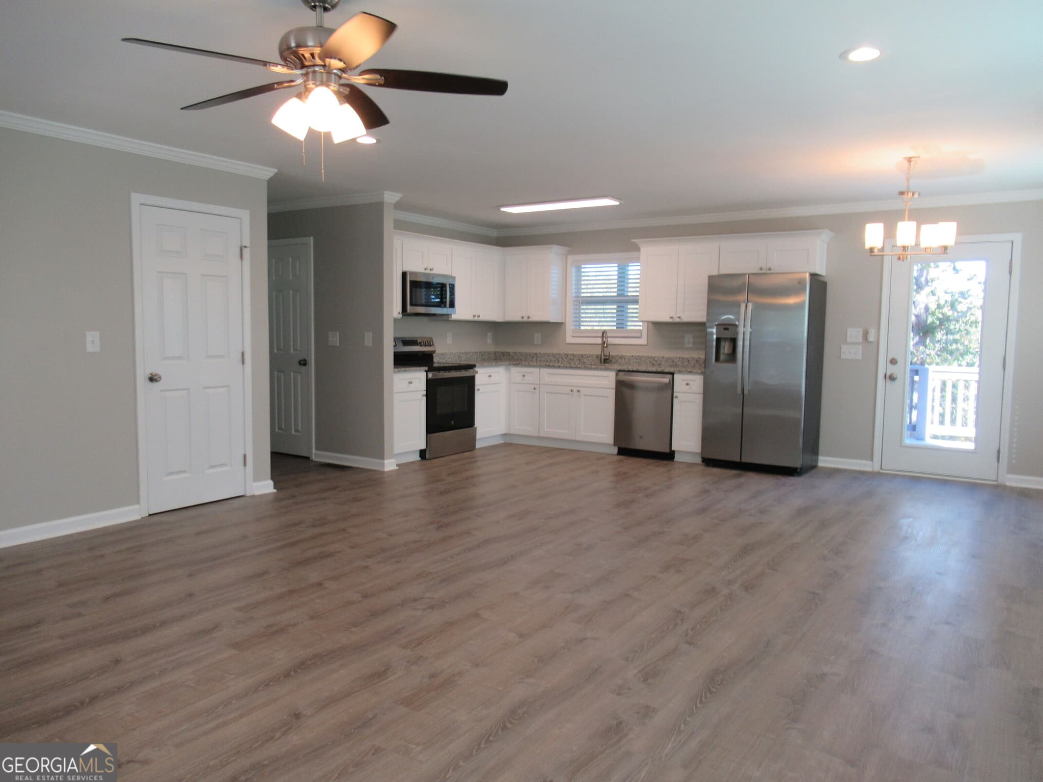 5 bedroom, 3.5 bathroom, 2,250 sq ft single family residence for rent at 757 Old Kerns Road, Dawsonville, GA 30534 for $2,300 a month — photo 6